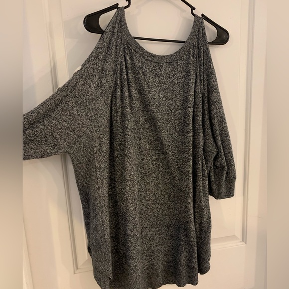 Express cold shoulder sweater - Picture 4 of 4